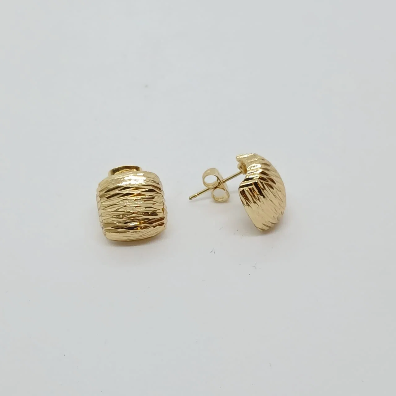 Zarcillos Studs Arrugados - Vista 3