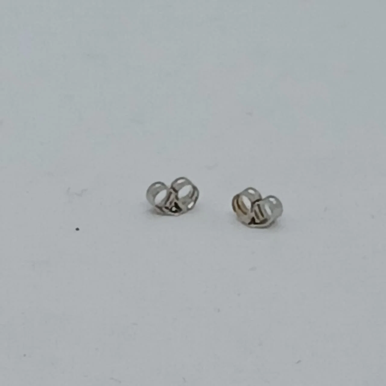 Zarcillos Oro Blanco Corazón Esmeralda 18K - Vista 3