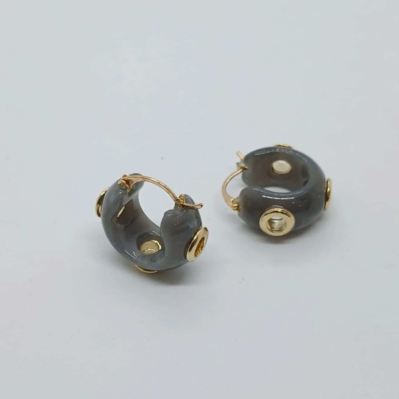 Argollas Resina Hole Gris - Vista 2