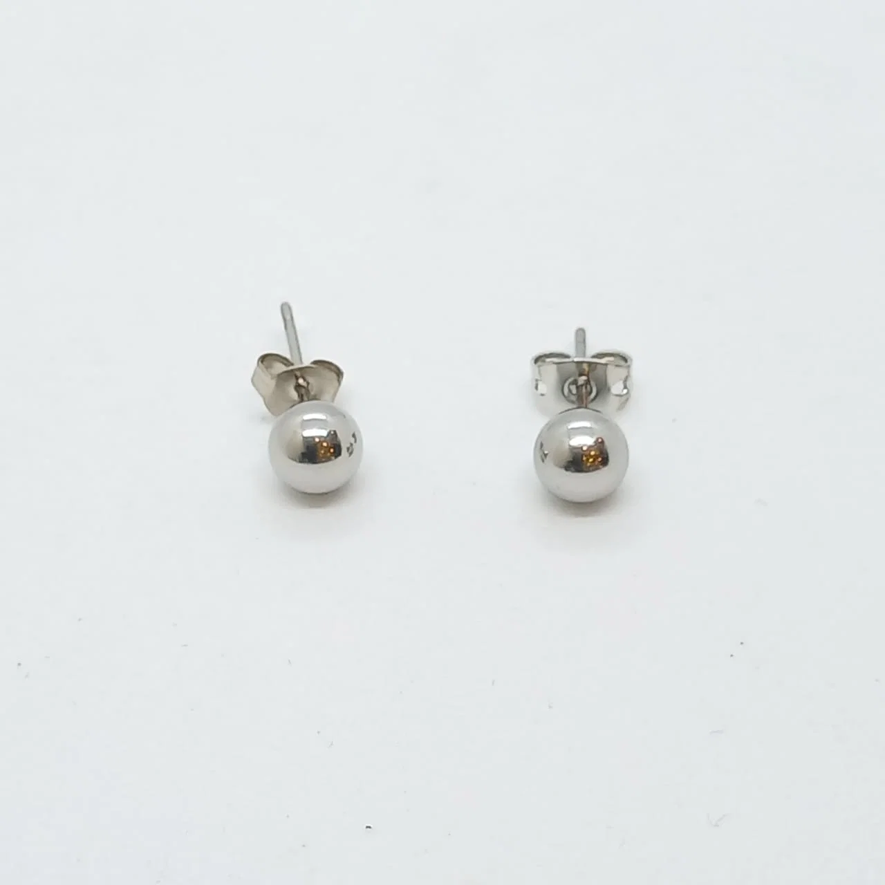 Zarcillos Bolita Lisa 3mm - Vista 2