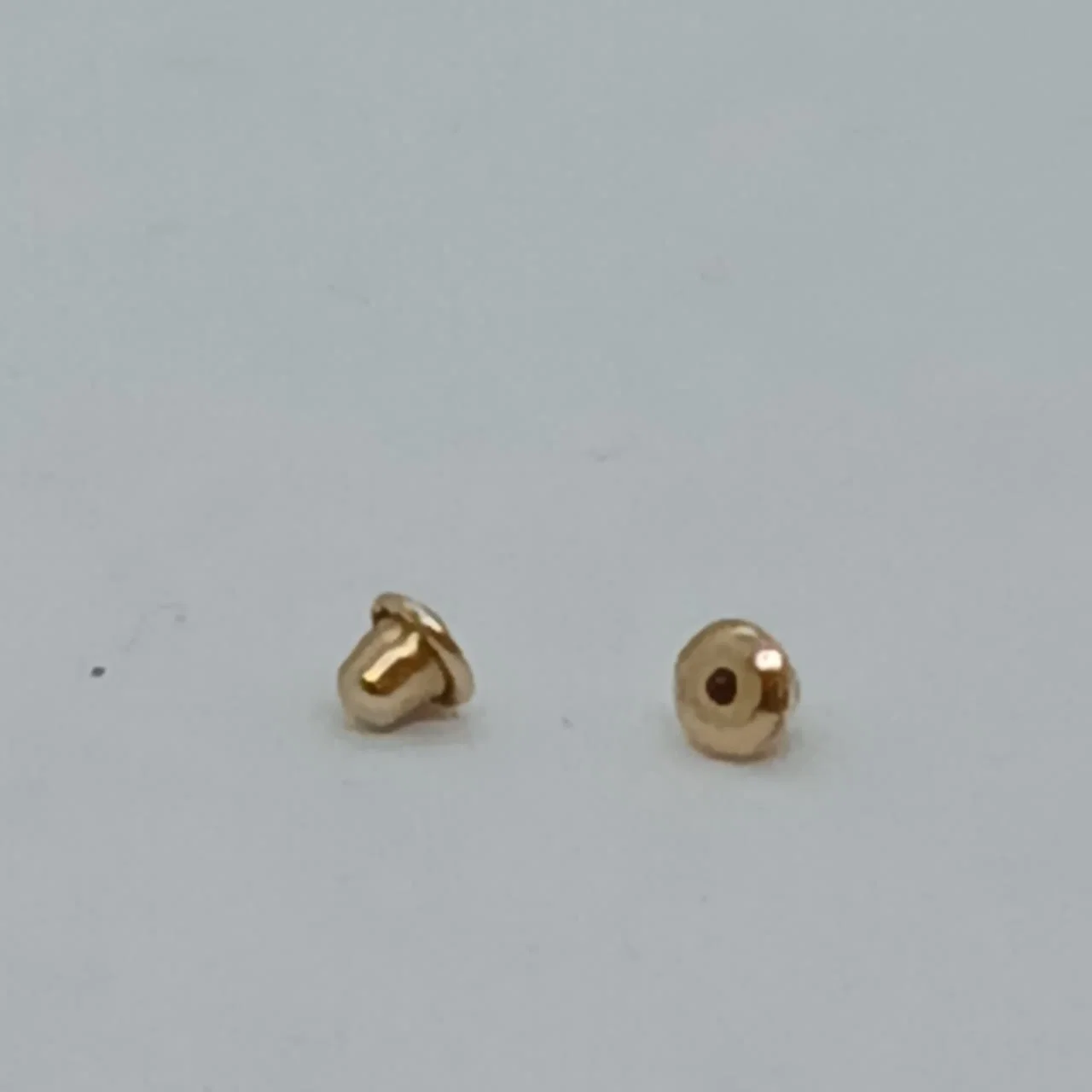 Zarcillos Abridores Corazón Pétalo 18K - Vista 2