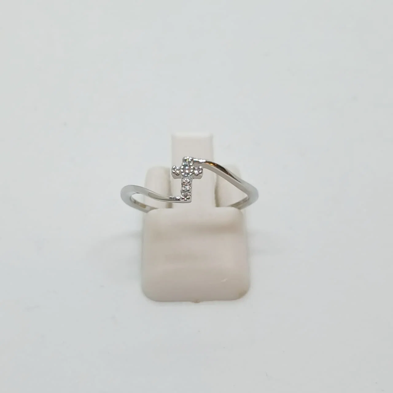 Anillo Cruz Chevron Plateado - Vista 2